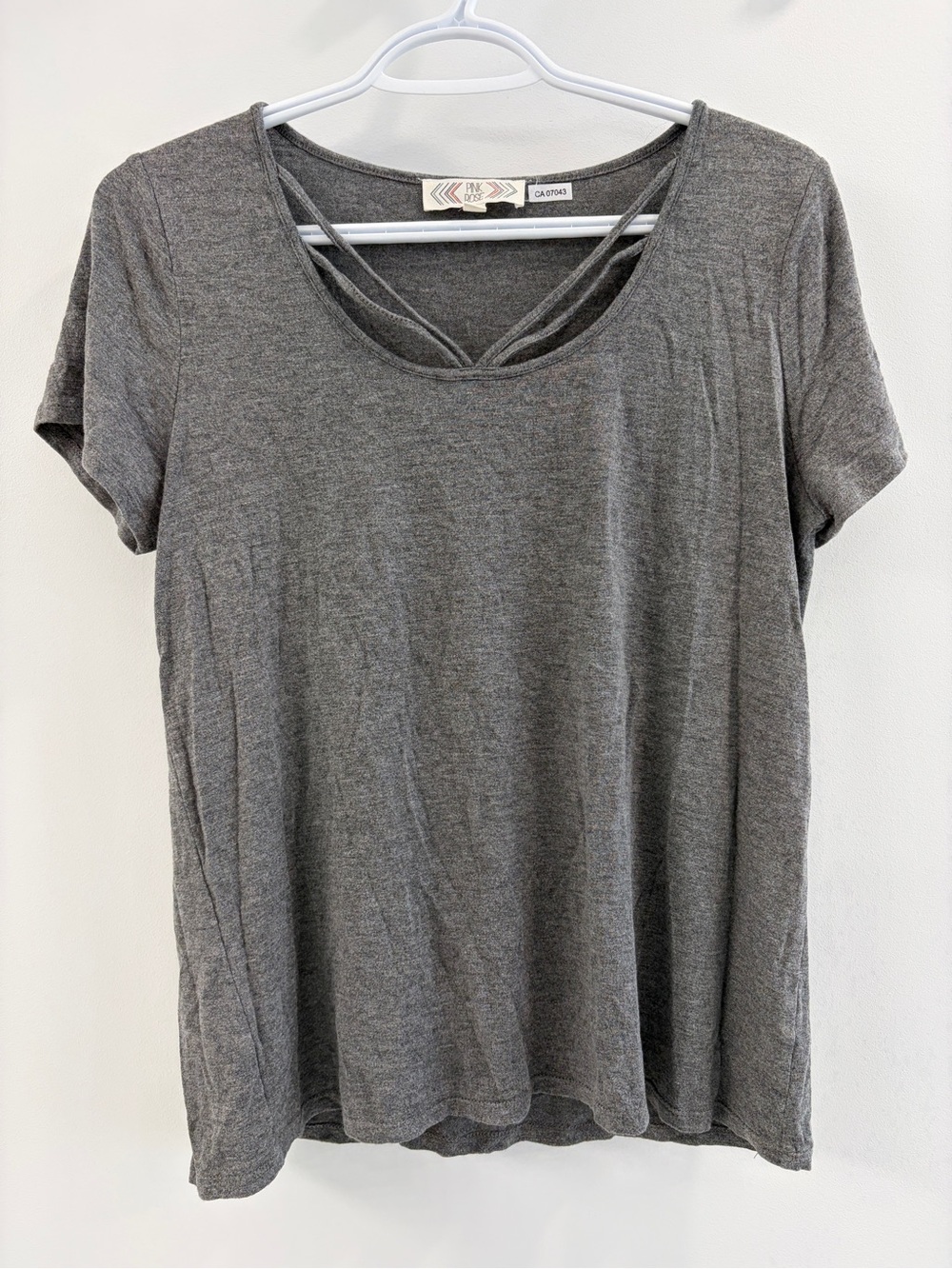 Pink Rose Women's Gray Short Sleeve Crisscross Neck Tee - Large
